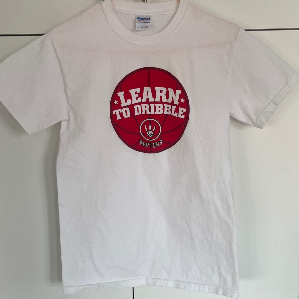 Gildan Toronto Raptors Learn To Dribble White Basketball T-Shirt Unisex Small